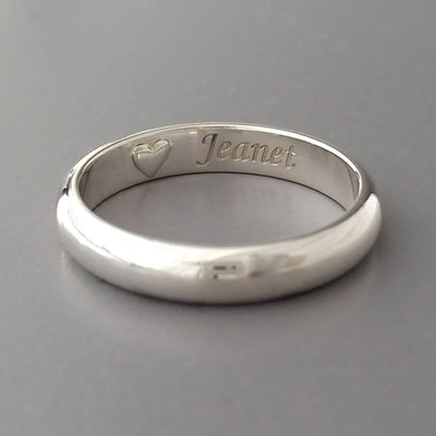 Memorial ring half round sterling silver plain band engraving heart ash chamber shiny finish memorial mourning ashes cremation urn jewellery Daphne Meesters Jewellery Designer Goldsmith The Hague Netherlands

