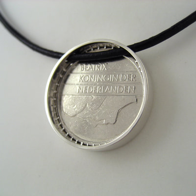 25 cents coin bezel pendant sterling silver plain shiny finish on black leather strap back view setting 25th birthday present Daphne Meesters Jewellery Designer Goldsmith The Hague Netherlands
